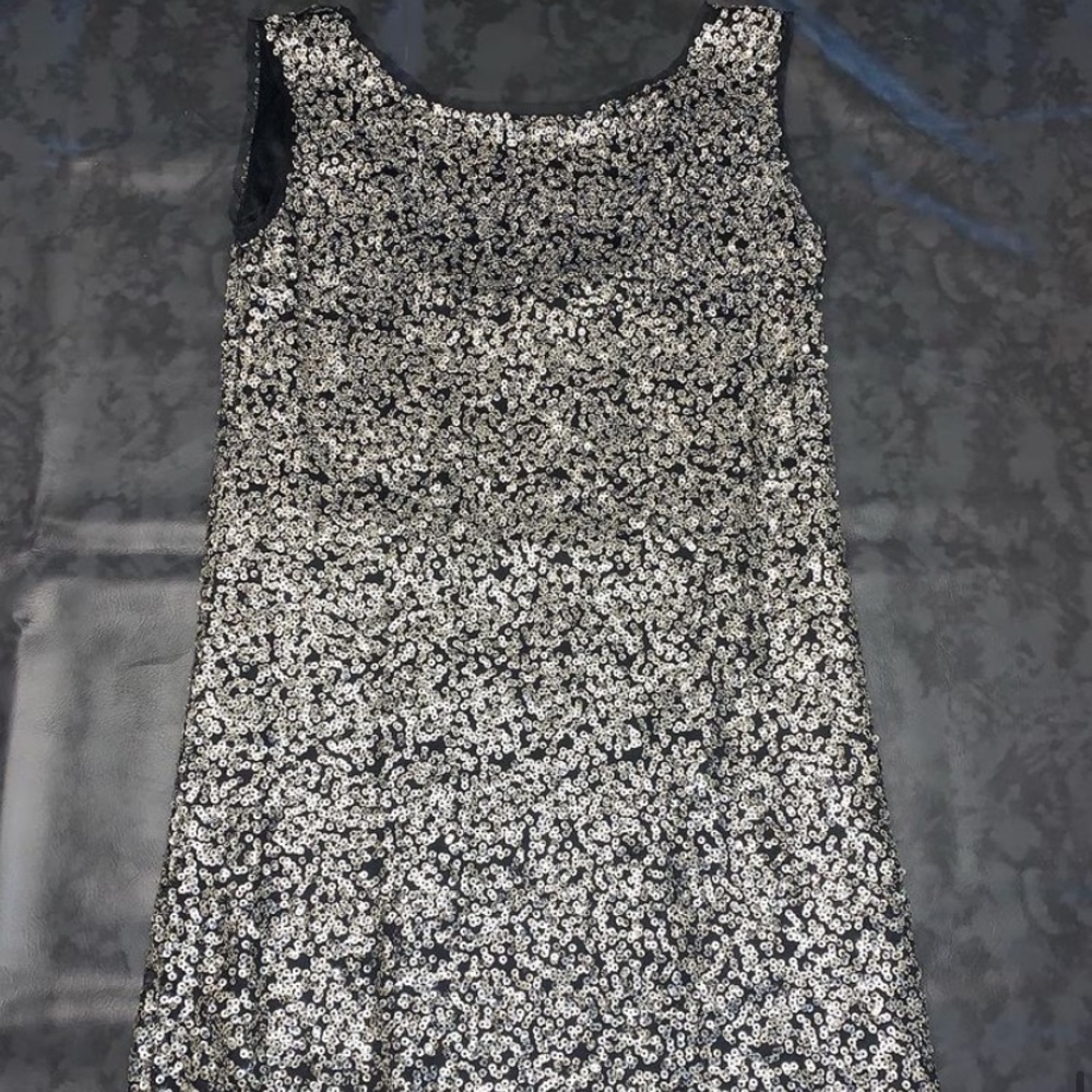 black & gold form fitting mini dress